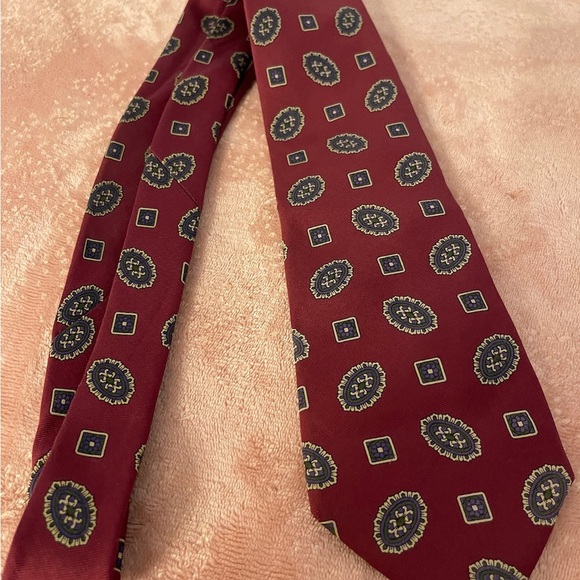 Allen Solly Burgundy Geometric Men's Tie - Picture 4 of 7